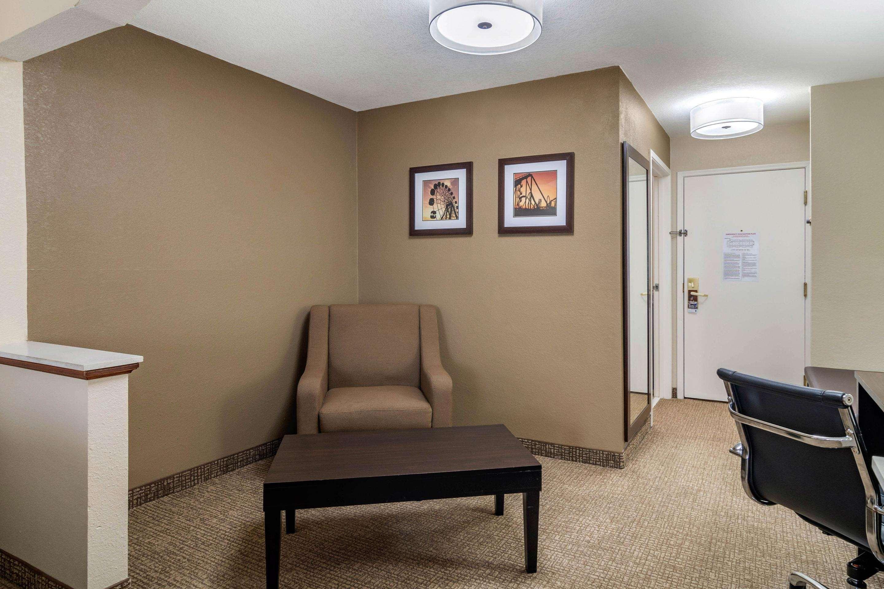 Comfort Inn&Suites Galleria Atlanta Dış mekan fotoğraf